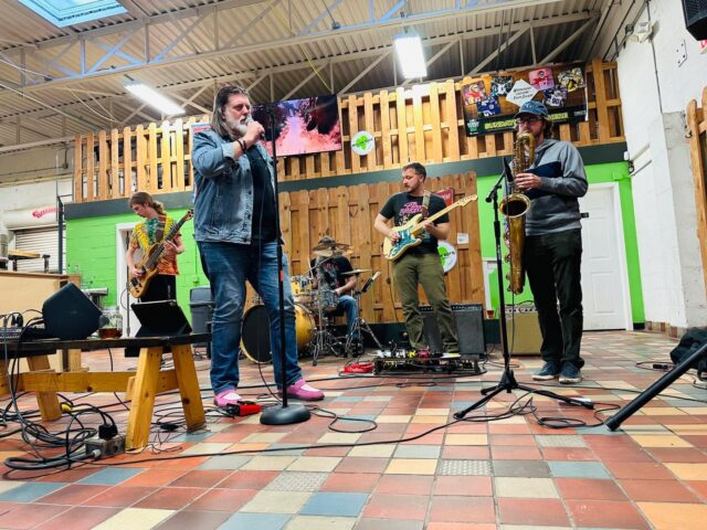 Open Mic Night at Willow Rock Syracuse is this Thursday! 🎶 Ominous Norm is hosting and starts the night off at 6:30PM with their set, then you can sign up and play your favorite songs! Not playing? Come on in, grab a drink, and enjoy the music. 🍺 

#willowrockbrewingcompany #craftbeer #livemusic #drinklocal #brewery #localmusic #openmicnight #syracuse #CNY #ominousnorm