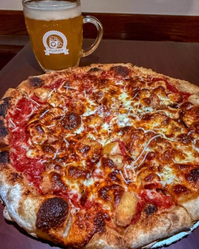 Say hello to our new Chicken Parm Pizza 🍗🧀🍕