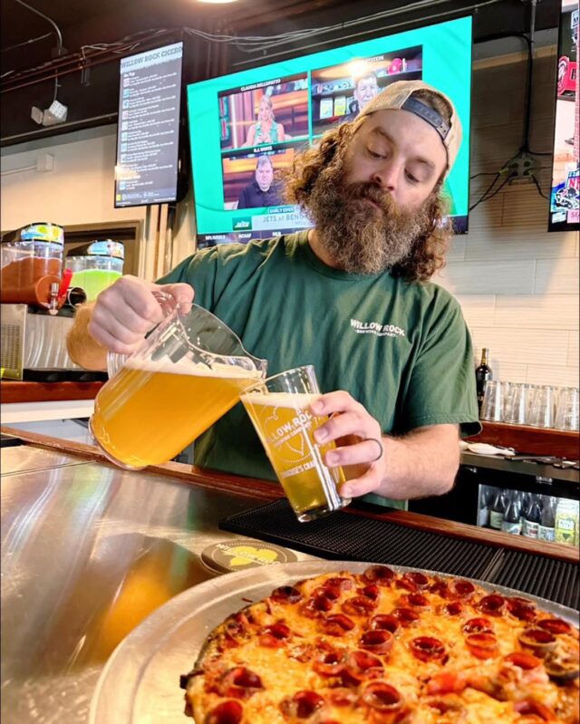 Sundays are all about football! 🏈 Come to Willow Rock Cicero to watch your favorite team and grab some Game Day Deals 🍺 

#willowrockbrewingcompany #drinklocal #brewery #craftbeer #sundayfunday #cicero #ilovebeer #pizza #sundayvibes #nflfootball  #nflfootballsunday