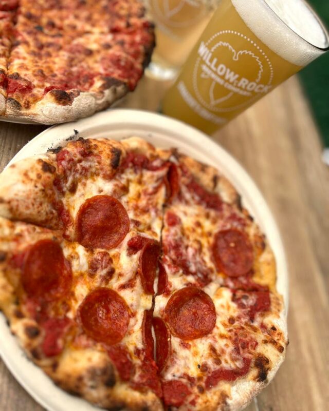 Pizza and beer is a pretty spectacular combo 🍺 

CICERO - Pizza & a Pint Special! 🍕 Get a cheese pizza (toppings extra) and a pint of WRBC beer for $13, or $10 if you prefer soda, Wednesday-Friday 12-3PM. 

SYRACUSE - Burger & a Pint Special! 🍔 Get any double burger and a pint of WRBC beer for $13, or $10 if you prefer a soda, Wednesday-Friday from 1-3PM. 

#willowrockbrewingcompany #craftbeer #drinklocal  #summerspecials #pizza #burger #ilovefood #wednesdayvibes #cicero #syracuse #CNY #craftbeerlover