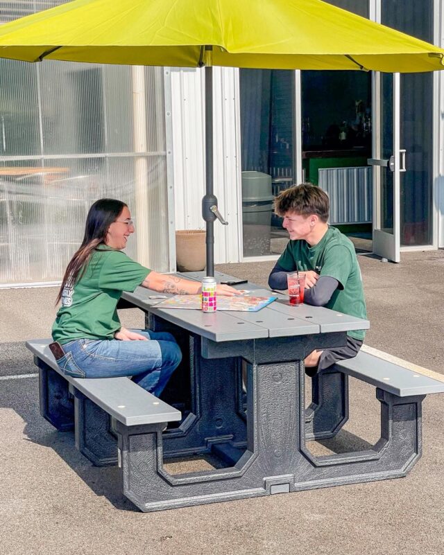 The sun is shining and the patio is officially open! Come hang out and have some brews with us on this beautiful Saturday 🍻