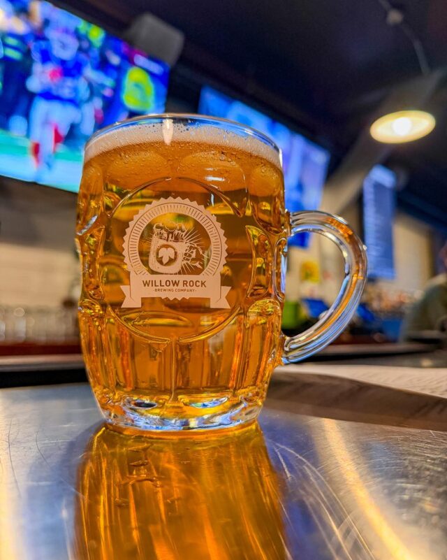 Has you seen our new mug club mugs yet?! In case you missed it, we’ve also revamped our mug club. Admittedly fewer perks, but much much cheaper - only $99 per year and your larger mug is valid at BOTH locations.

Mug Club members get 20 ounce pours for the price of 16 ounces, so if you just have one beer a week you’re getting bonus beer!

.

#syracusebeer #syracuseny #syracuse #mugclub #beermug #thinknydrinkny
