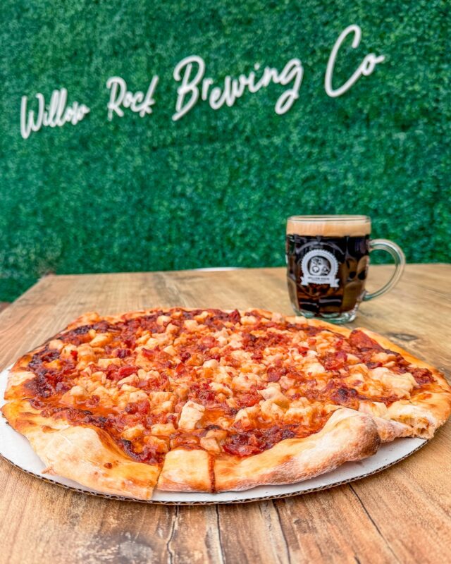 The NFL playoffs continue today and there is a seat waiting for you at the bar in Cicero.

🍕 $3 off regular sized pizzas 
🍺 $3 off Willow Rock pitchers

Plus, get a FREE BEER if you lost your fantasy football league and you buy your champ a beer! 🍻 

.

#syracuse #syracuseny #syracusebeer #thinknydrinkny  #SundayFunday #NFLPlayoffs #FantasyFootball