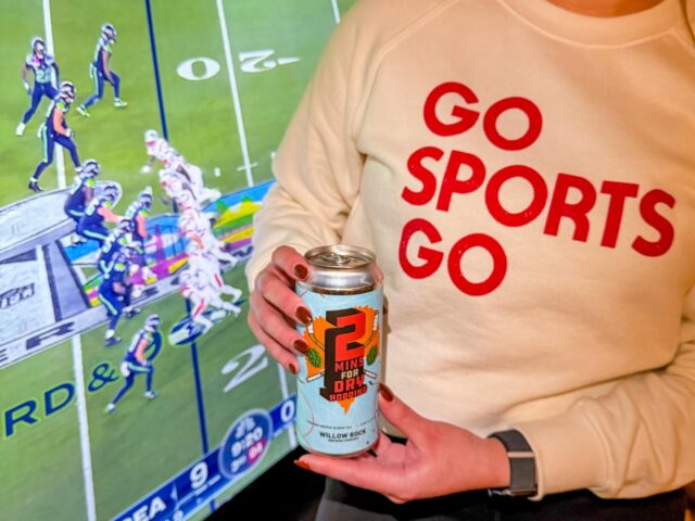 What are you drinking for the big game today? If you’ve got a can of 2 Mins for Dry Hopping, we challenge you to crack it at the 2 minute warning and finish it before the end of the game 🍻 

#thinknydrinkny #2minutewarning #SuperBowl #SuperBowlSunday